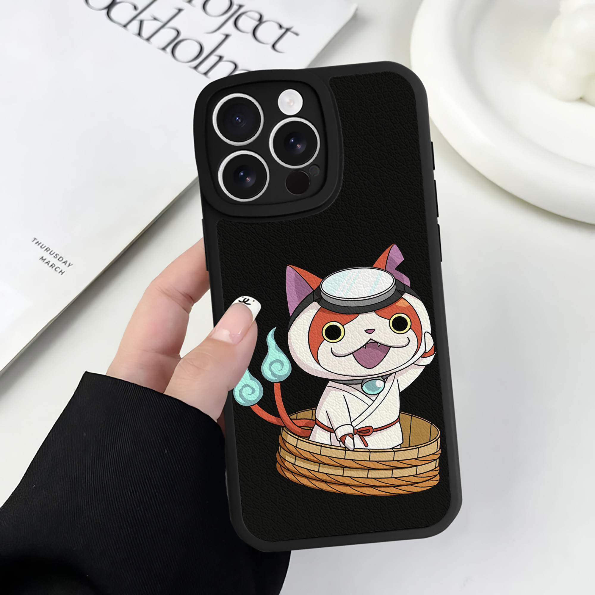 （画像用） 妖怪ウォッチ Yo-kai Watch 【iPhone 16シリーズ対応】シリコンスマホケース（レザー調） 材質：シリコン
